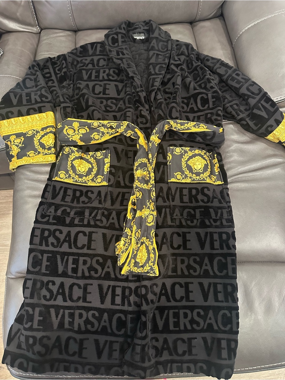 Versace Black and Gold Baroque Logo Kimono Robe - Picture 4 of 7